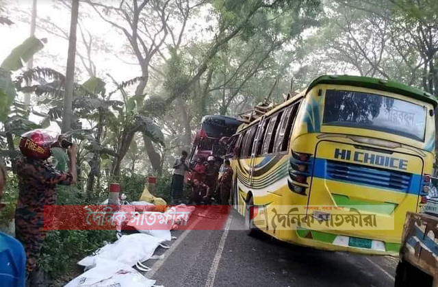 ফরিদপুরে দুই বাসের মুখোমুখি সংঘর্ষে সাতক্ষীরার শ্যামনগরের ৫ ভাটা শ্রমিক নিহত