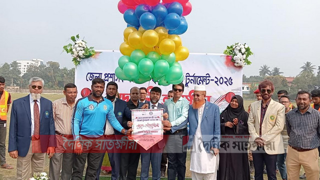 সাতক্ষীরায় জেলা প্রশাসক কাপ টি ২০ ক্রিকেট টুর্নামেন্ট উদ্বোধন