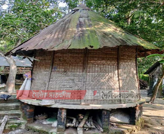 তালায় বিলুপ্তির পথে গ্রামীণ ঐতিহ্যের ধানের গোলা